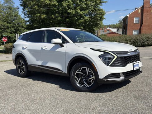 Used 2024 Kia Sportage LX image 1