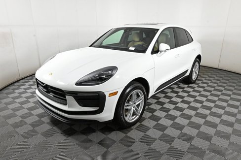 Certified 2025 Porsche Macan image 1