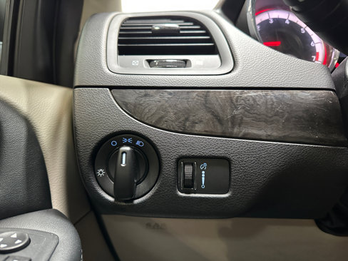 Used 2020 Dodge Grand Caravan SE w/ UConnect Hands-Free Group image 27
