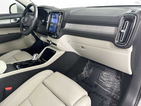 Used 2025 Volvo XC40 B5 Plus w/ Protection Package image 28