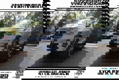 Certified 2025 Volvo XC40 B5 Core image 1