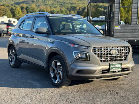 Used 2023 Hyundai Venue SEL image 3