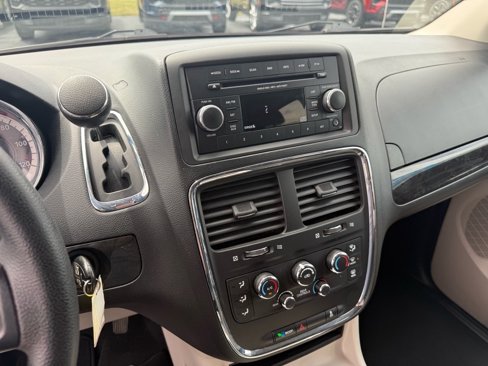 Used 2016 Dodge Grand Caravan SXT image 20