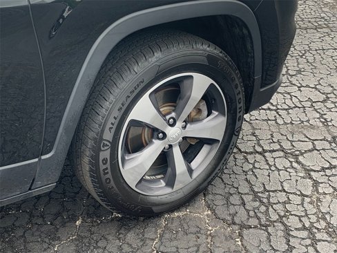 Used 2019 Jeep Cherokee Limited image 9