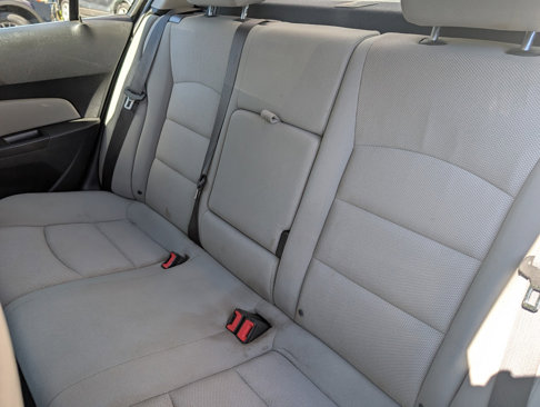 Used 2016 Chevrolet Cruze LT w/ Technology Package image 7