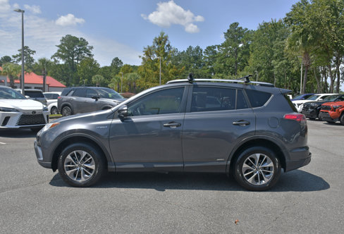 Used 2018 Toyota RAV4 LE image 2
