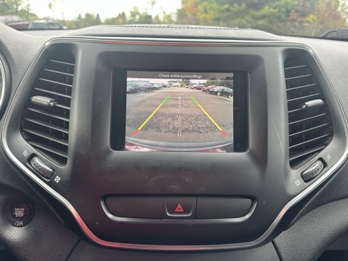 Used 2019 Jeep Cherokee Latitude Plus w/ Cold Weather Group image 16