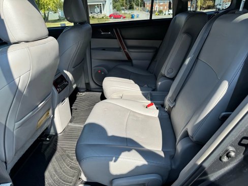 Used 2011 Toyota Highlander Limited w/ Tow Pkg image 22