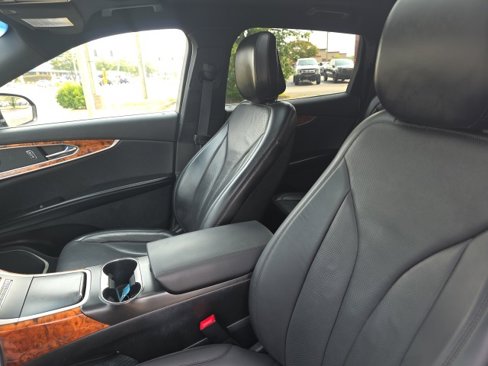 Used 2020 Lincoln Nautilus Reserve image 10