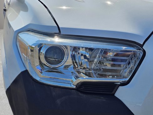 Used 2018 Toyota Tacoma SR image 4