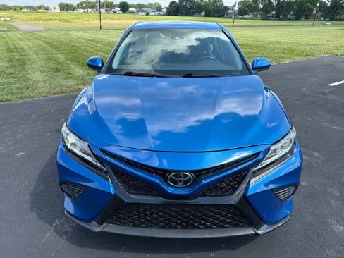 Used 2019 Toyota Camry SE image 2