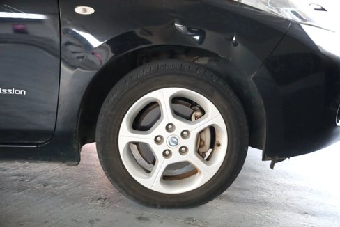 Used 2012 Nissan Leaf SV image 31