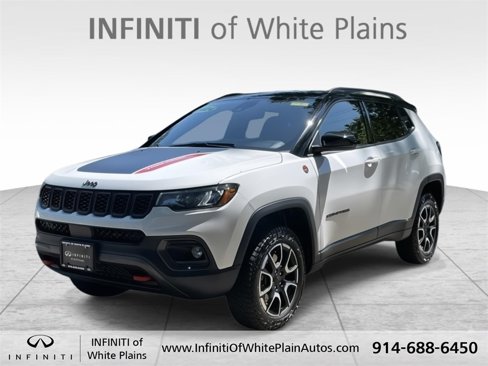 Used 2024 Jeep Compass Trailhawk image 1