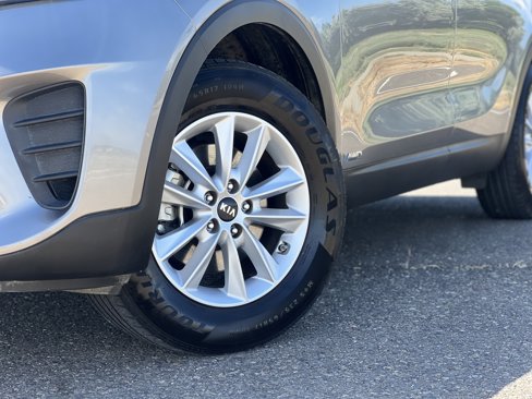Used 2019 Kia Sorento LX w/ LX Convenience Package image 10