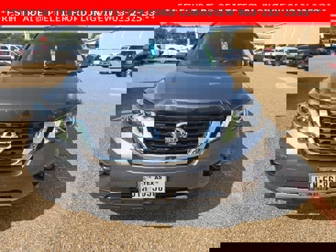 Used 2017 Nissan Pathfinder SL image 2