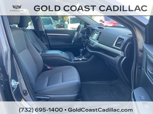 Used 2019 Toyota Highlander LE image 7