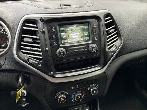 Used 2014 Jeep Cherokee Sport image 27
