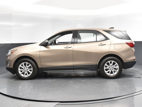 Used 2018 Chevrolet Equinox LS image 3