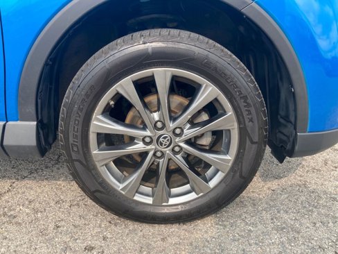 Used 2018 Toyota RAV4 Limited image 9