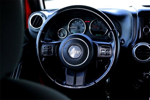 Used 2016 Jeep Wrangler Unlimited Sahara w/ Connectivity Group image 26