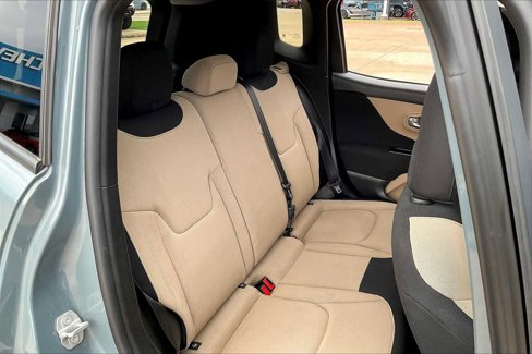Used 2017 Jeep Renegade Latitude image 18