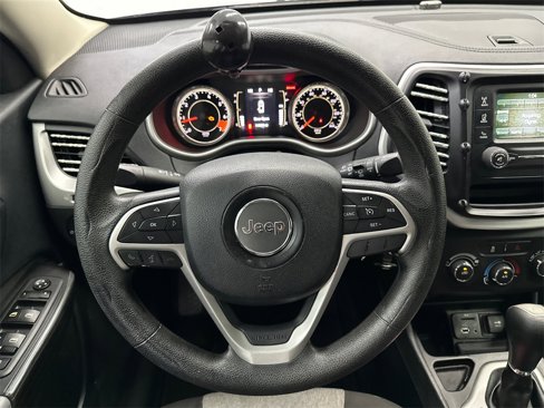 Used 2014 Jeep Cherokee Sport image 23