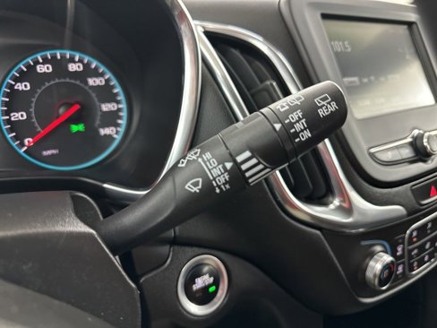 Used 2018 Chevrolet Equinox LT image 40