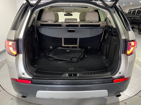 Used 2017 Land Rover Discovery Sport HSE image 11