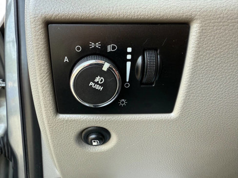 Used 2012 Jeep Grand Cherokee Laredo w/ Laredo E Group image 17