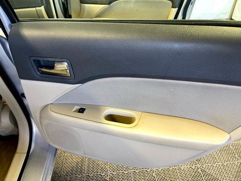 Used 2010 Ford Fusion SE image 15