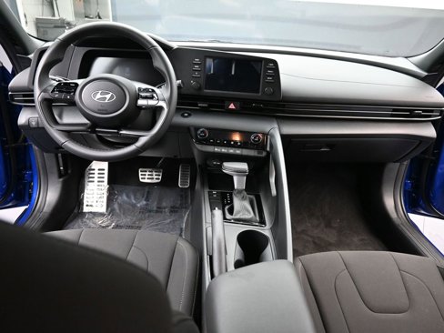 Certified 2025 Hyundai Elantra Sport image 10