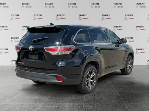 Used 2016 Toyota Highlander XLE image 8