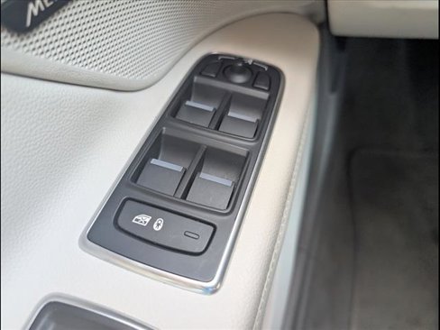 Used 2020 Jaguar XF Prestige image 16