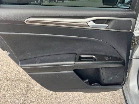 Used 2019 Ford Fusion SEL image 16