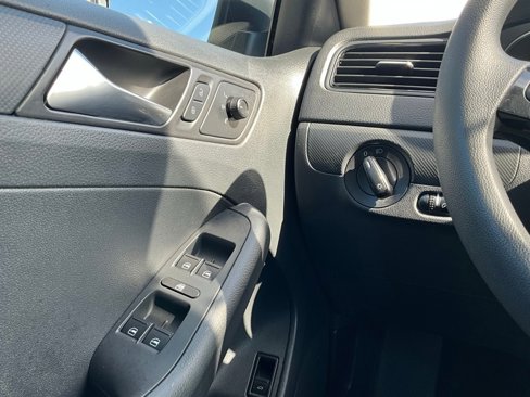 Used 2015 Volkswagen Jetta S image 22