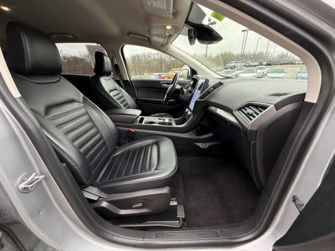Used 2023 Ford Edge SEL image 9