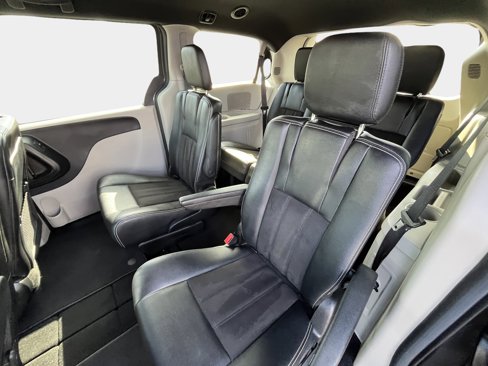 Used 2020 Dodge Grand Caravan SXT image 11