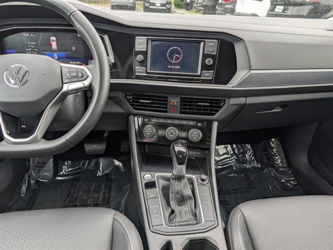 Used 2024 Volkswagen Jetta SE image 18