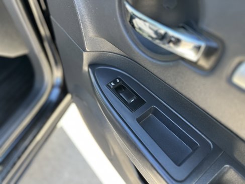 Used 2010 Dodge Charger SXT image 32