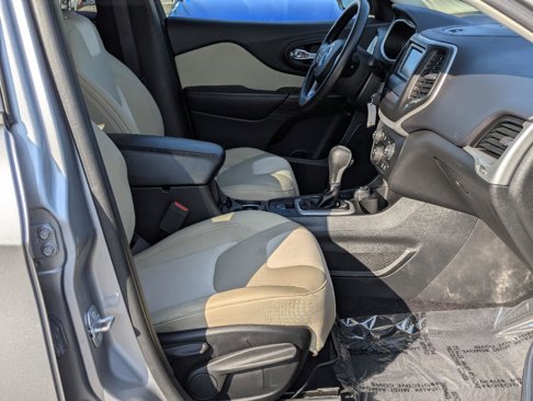 Used 2017 Jeep Cherokee Sport w/ Safety Group image 11