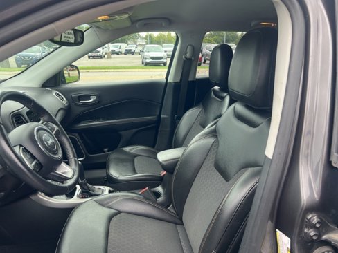 Used 2018 Jeep Compass Latitude w/ Popular Equipment Group image 14