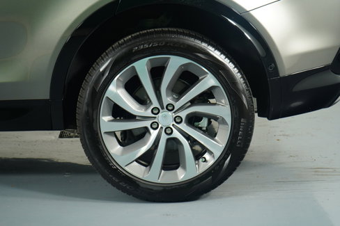 Used 2025 Land Rover Discovery Sport Dynamic SE image 19