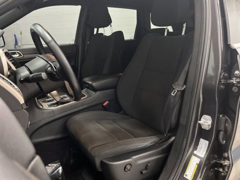 Certified 2017 Jeep Grand Cherokee Laredo w/ Quick Order Package 23E image 4