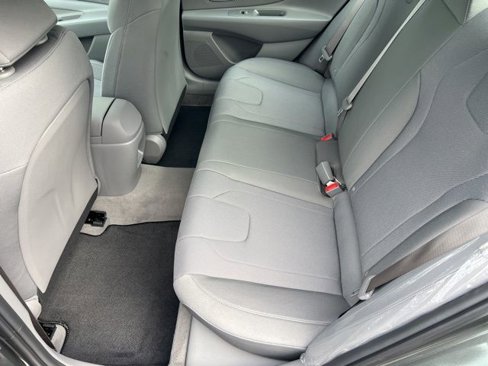 New 2025 Hyundai Elantra SE image 16