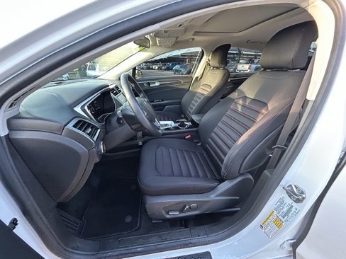Used 2015 Ford Fusion SE image 12