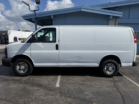 Used 2008 Chevrolet Express 2500 image 2