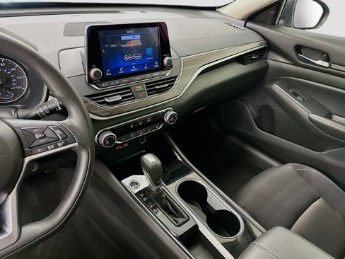 Used 2024 Nissan Altima 2.5 SV image 25