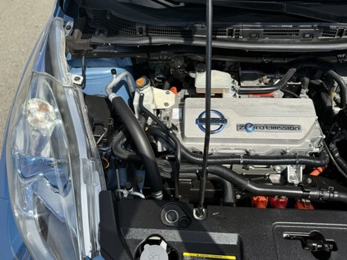 Used 2011 Nissan Leaf SL image 26