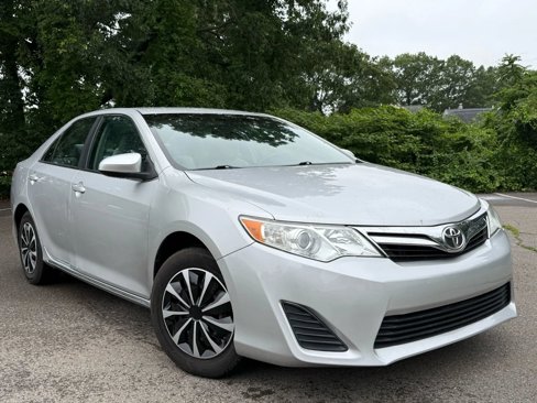 Used 2012 Toyota Camry L image 1
