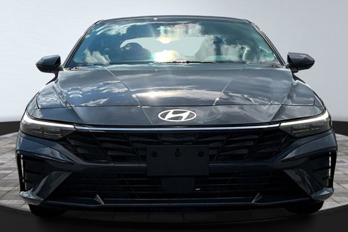 Used 2025 Hyundai Elantra Limited image 2